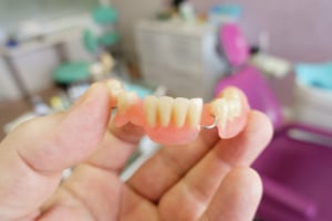 Dentier Dents Abîmées